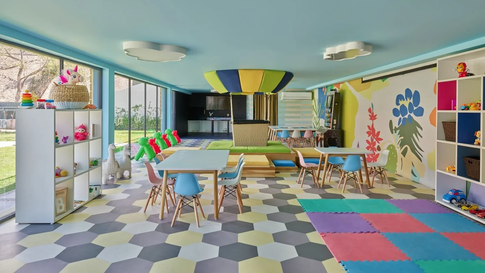 KIDs LOUNGE